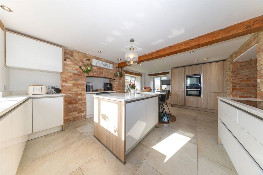 Property photo 2 of 29 Kitchen