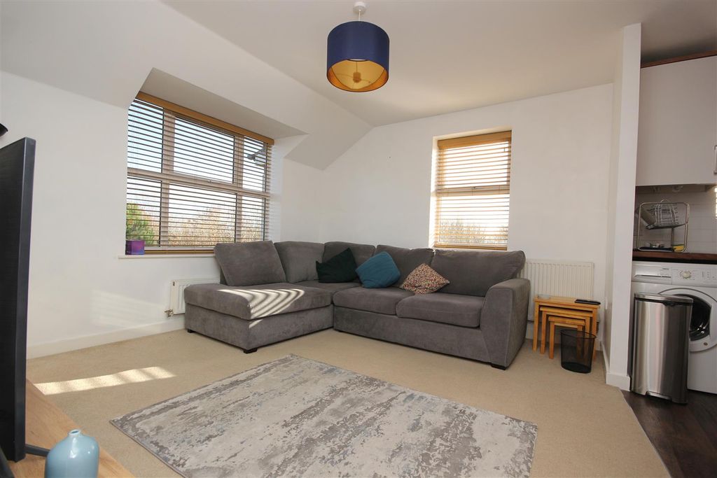 Property photo 3 of 11 Img_9581.Jpg