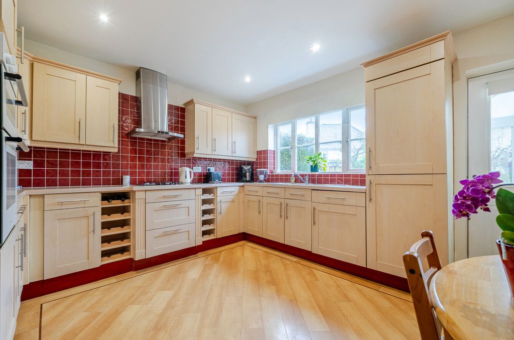 Property photo 2 of 18 1446364-10-69Df5c...