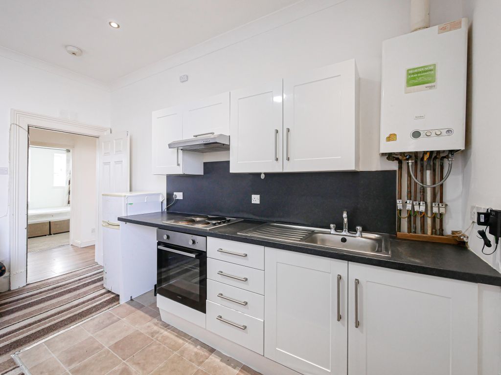 Property photo 2 of 10 Kitchen