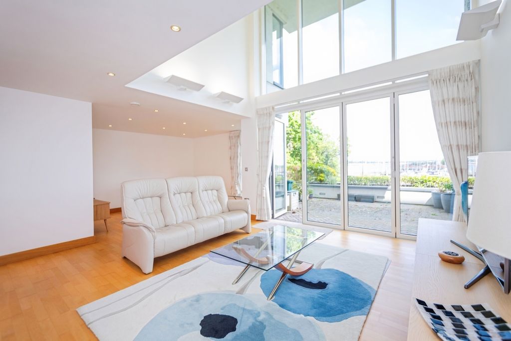 Property photo 2 of 12 Open Plan