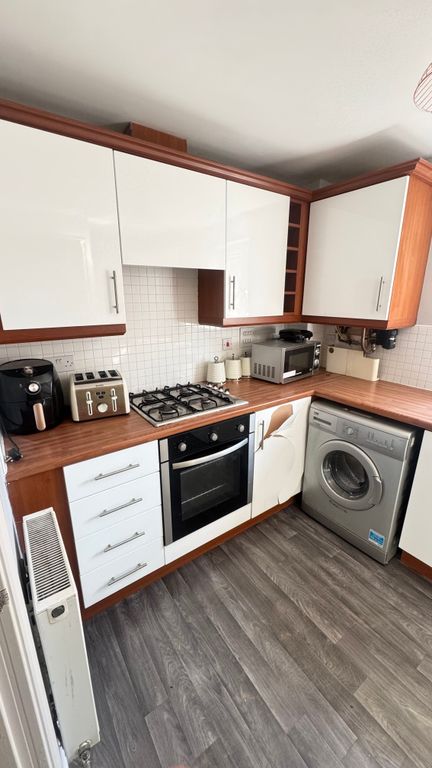 Property photo 3 of 9 Kitchen