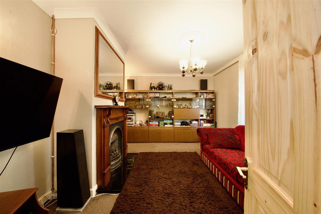 Additional image 5 of 4 bed property for saleWood Lane, Dagenham RM8