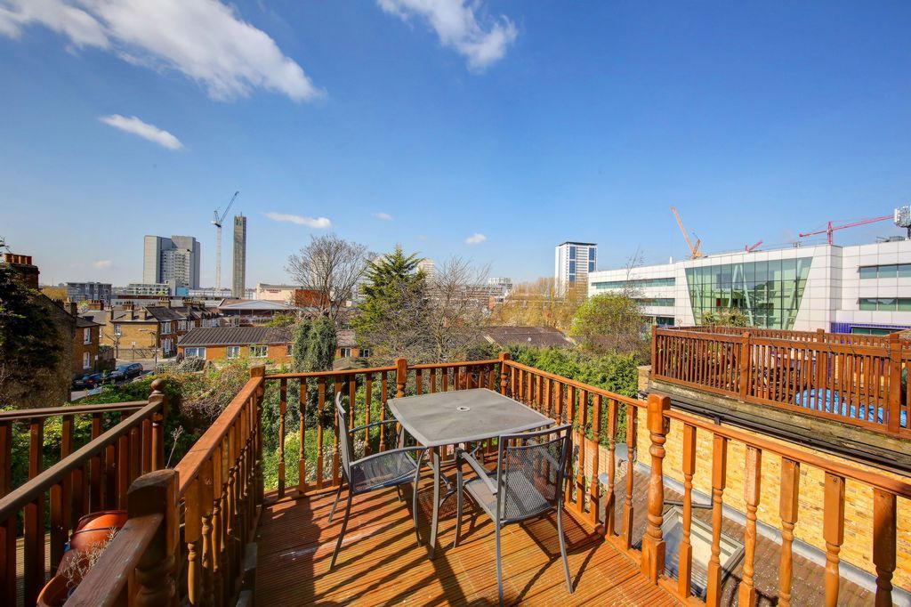 Property photo 1 of 7 Photo 7