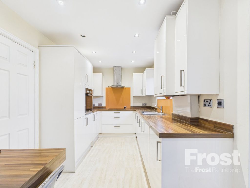 Property photo 1 of 7 Kitchen