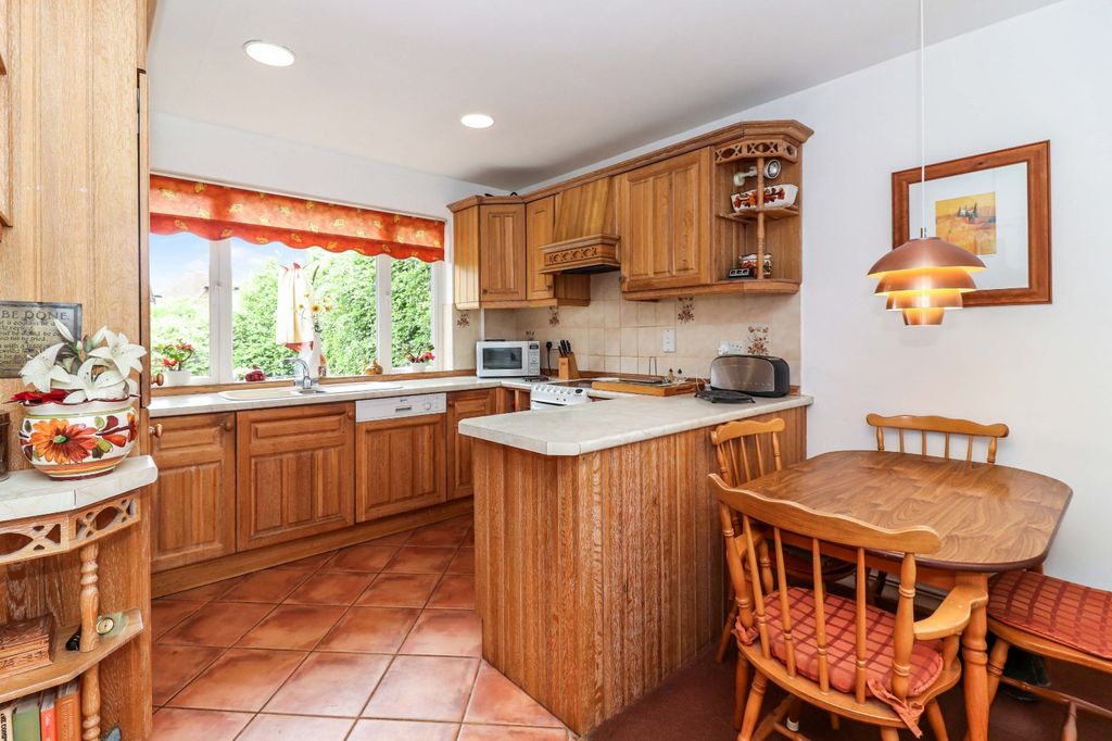 Property photo 3 of 13 Kitchen/Breakfast