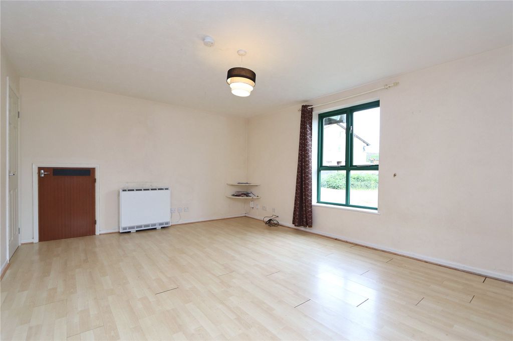 Property photo 3 of 8 Picture No. 02