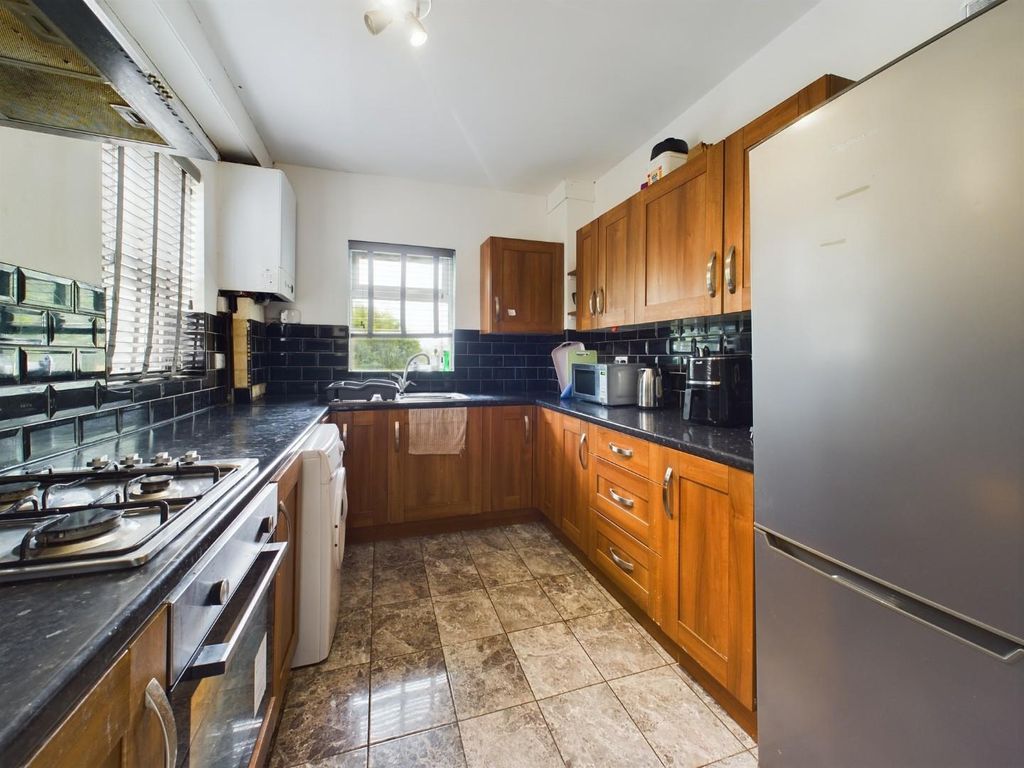 Property photo 3 of 16 Kitchen.Jpg
