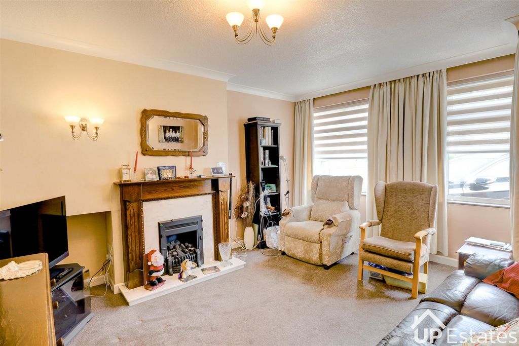 Property photo 3 of 16 Living Room