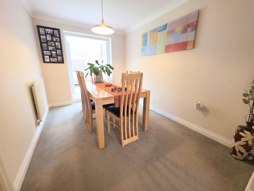 Property photo 3 of 21 Dining Area