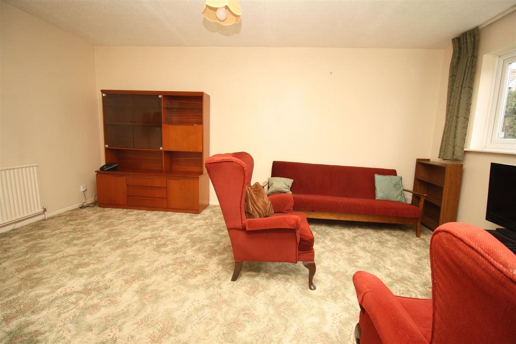 Property photo 3 of 12 1 Mikern Lounge B.Jpg