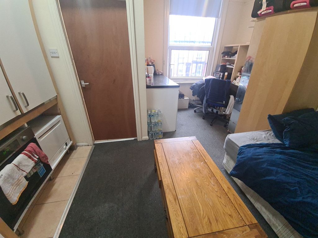 Property photo 3 of 3 A Compact And Tidy Single Bedroom Featuring A Cozy...