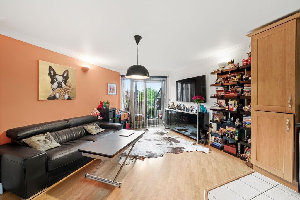 Property photo 2 of 11