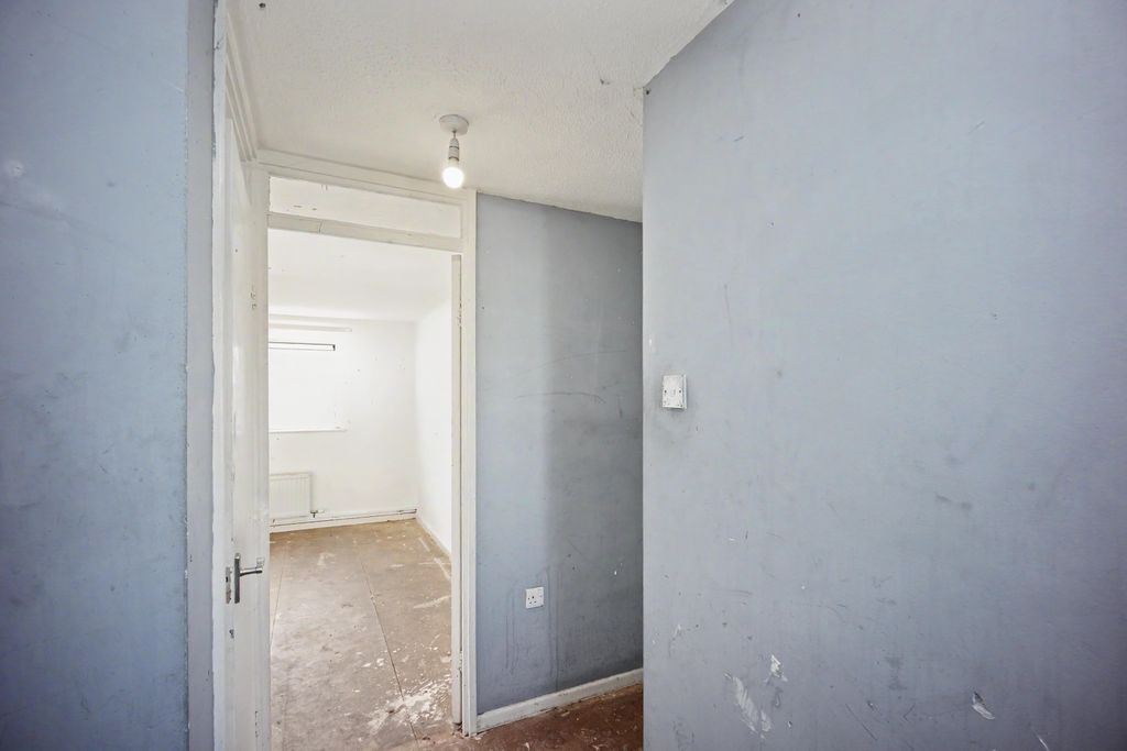 Property photo 3 of 15 14 Fell View, Chorley, Lancashire, Pr6 0Nt