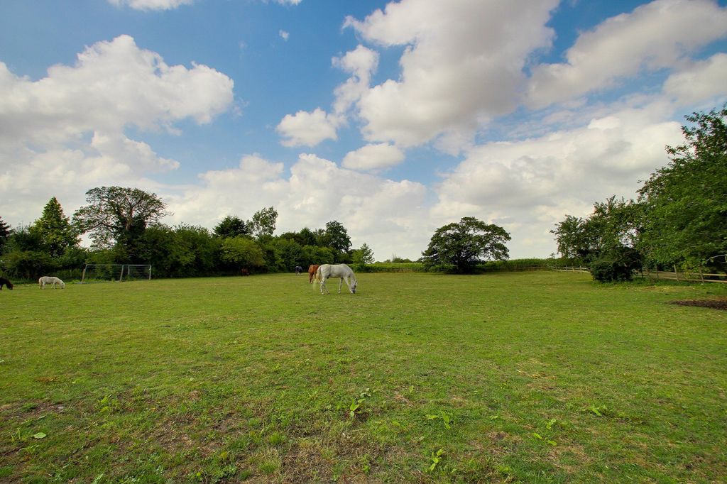 Property photo 2 of 48