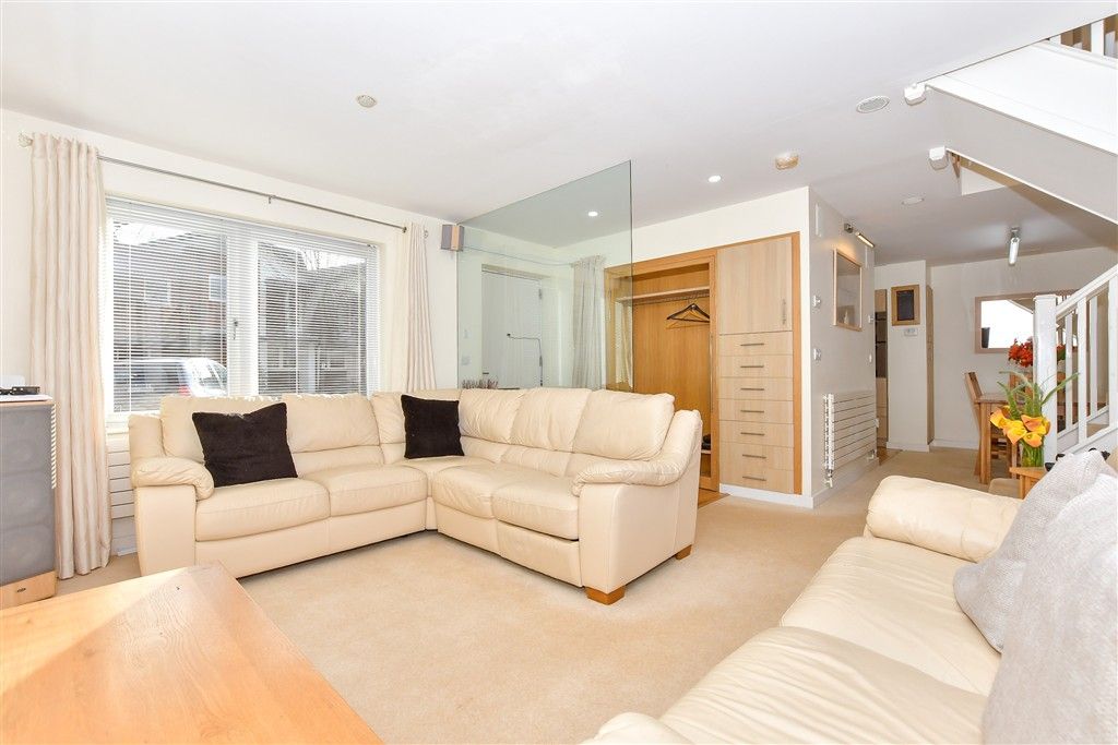 Property photo 2 of 10 Lounge