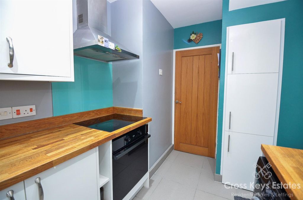 Property photo 3 of 12 Kitchen