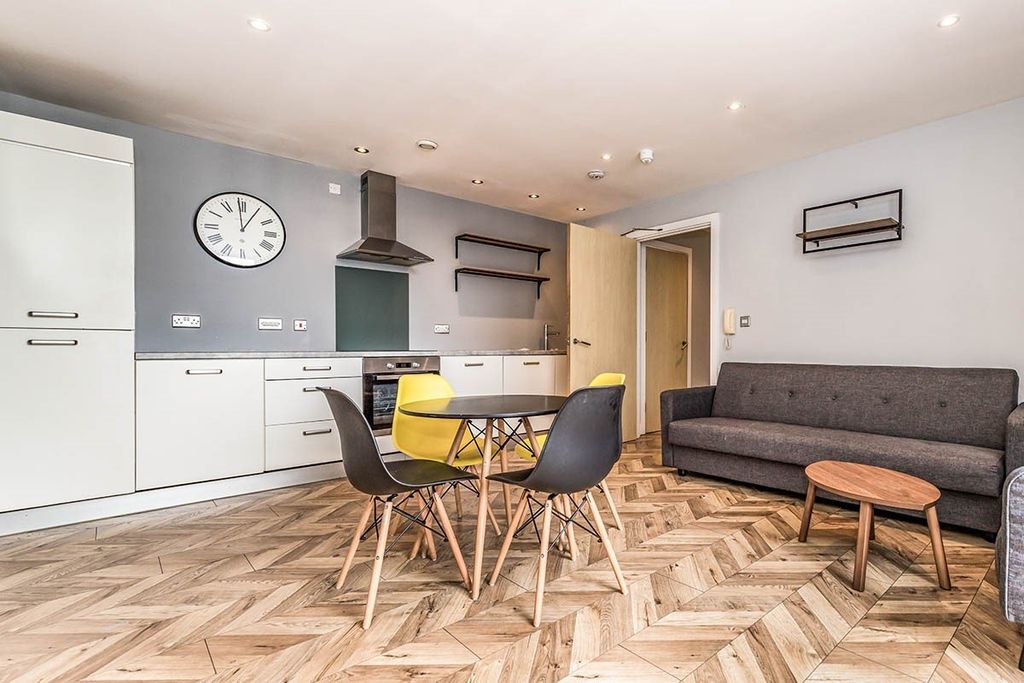 Property photo 3 of 8 Picture No. 12