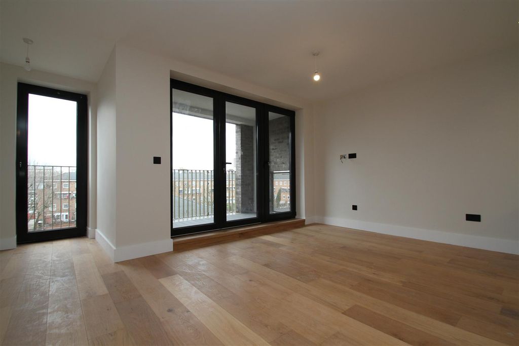 Property photo 3 of 6