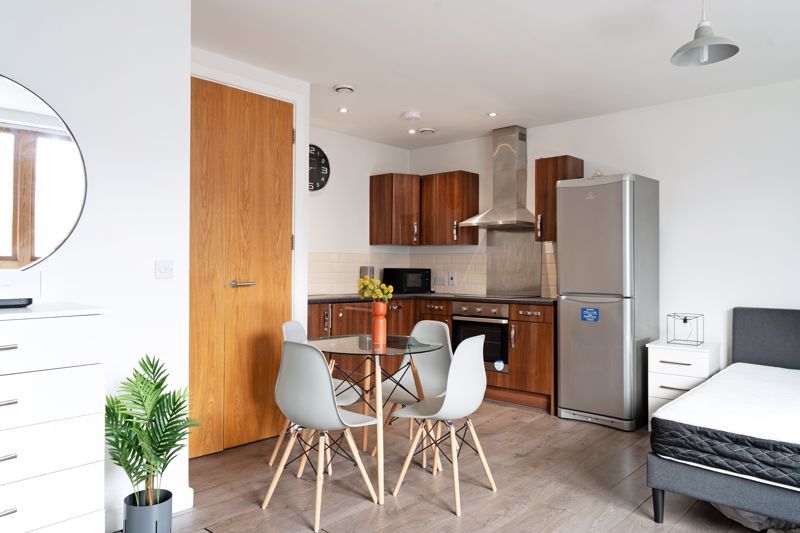 Property photo 2 of 10 Studio Apartment