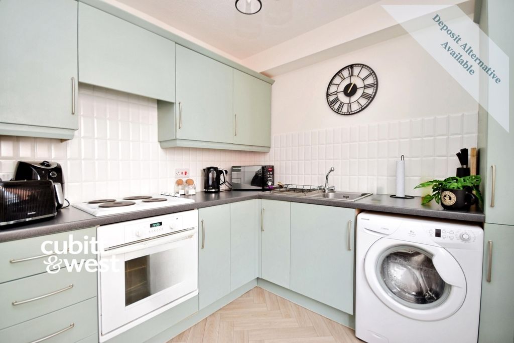 Property photo 3 of 10 Kitchen
