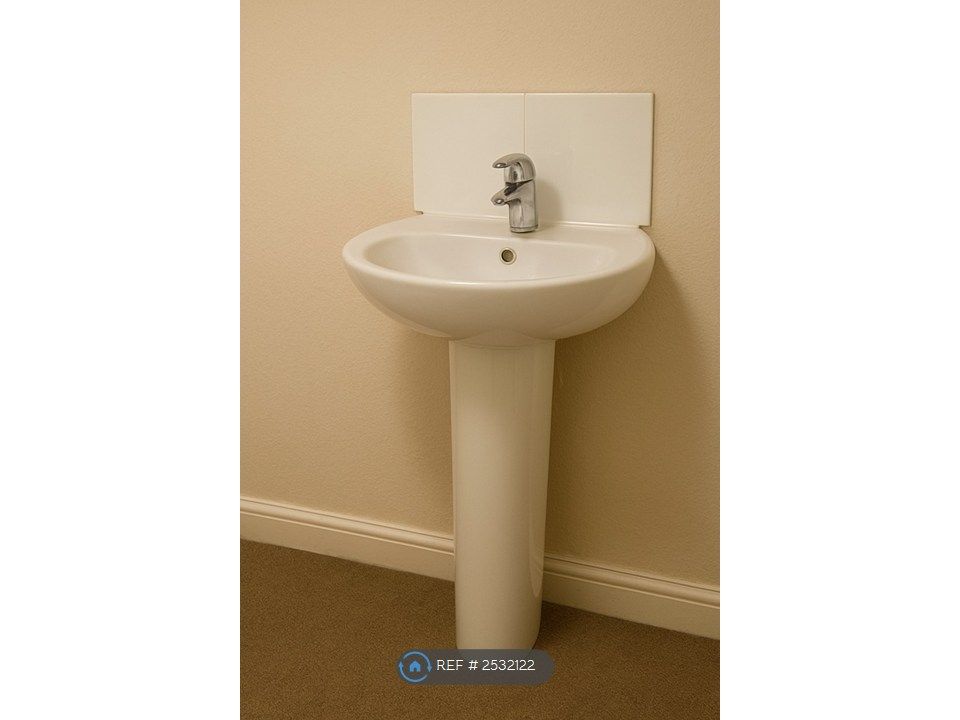 Property photo 3 of 7 Room 2 Private Sink