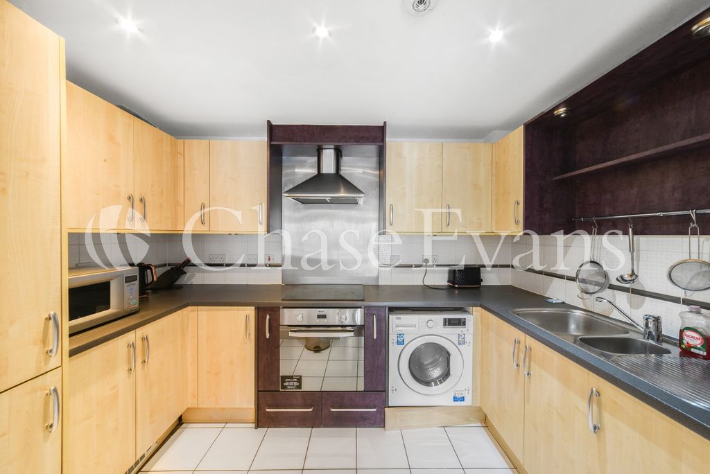 Property photo 3 of 22 Kitchen