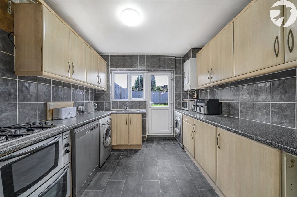 Property photo 3 of 21 Picture No. 18