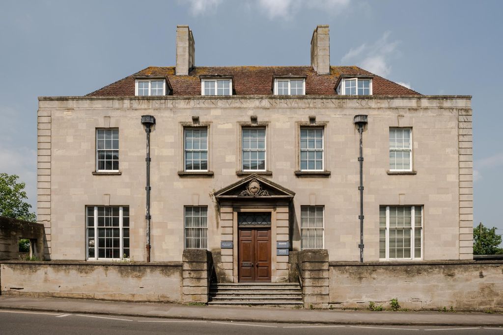 Property photo 1 of 48