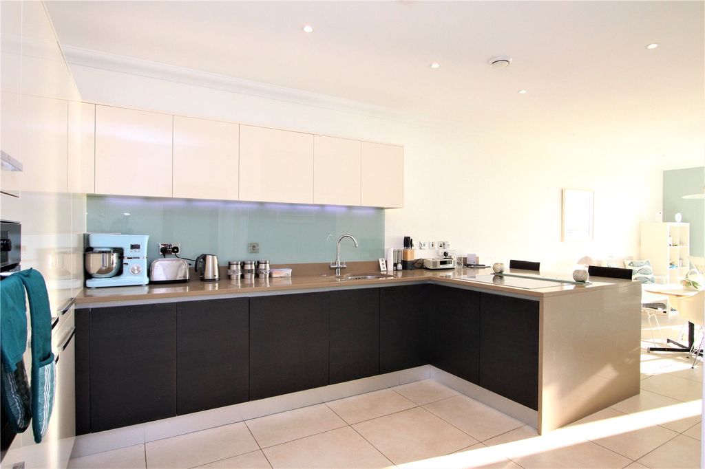 Additional image 4 of 2 bed flat for saleMarine Parade, Worthing, West Sussex BN11