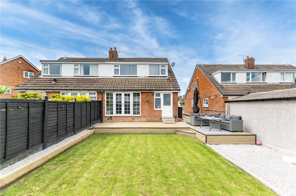 Property photo 2 of 23 Lampards Close
