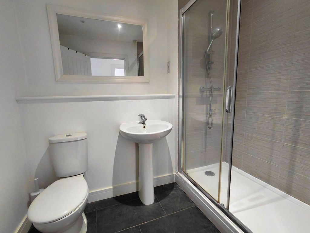 Property photo 3 of 7 Bathroom
