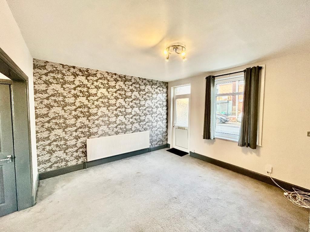 Property photo 2 of 15 Lounge