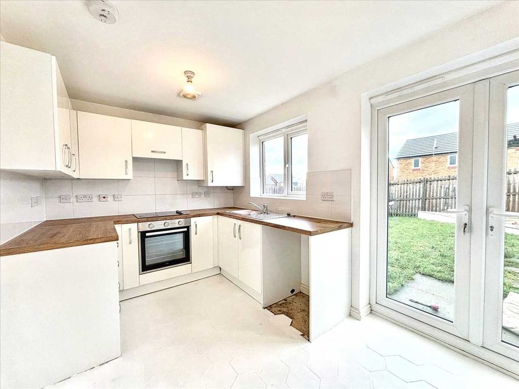 Property photo 2 of 20 Kitchen