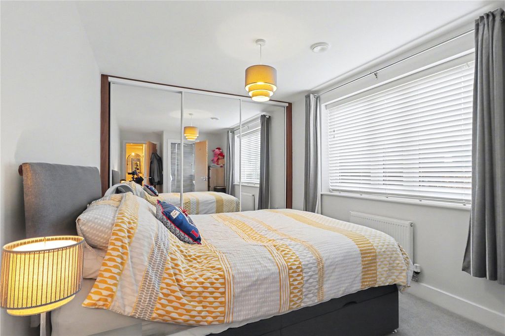 Property photo 3 of 10 Bedroom