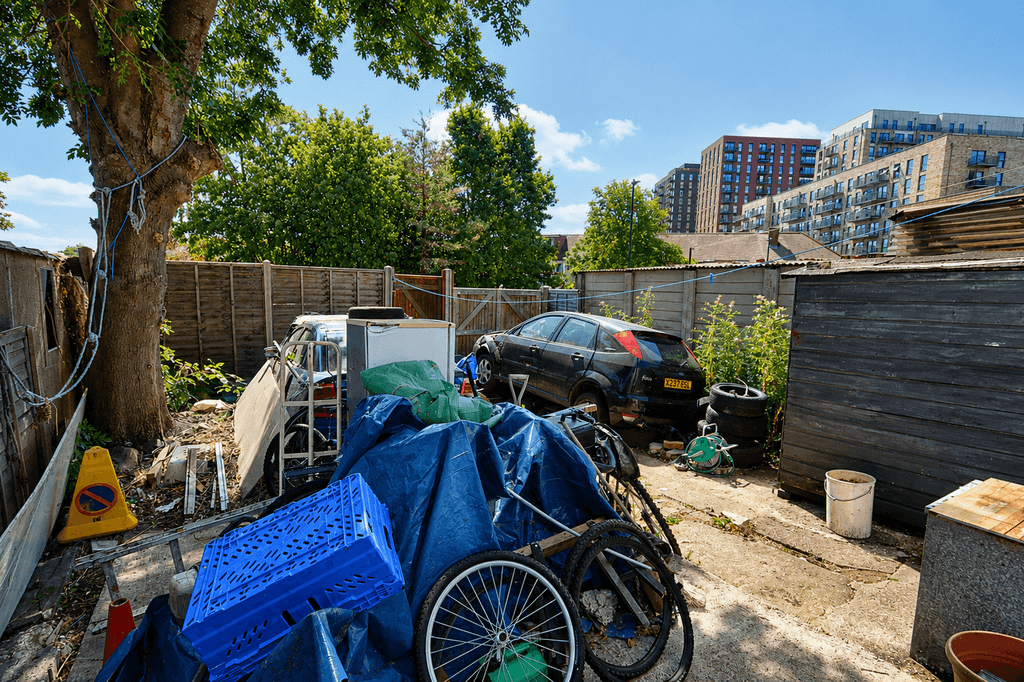 Property photo 1 of 5 Kenmere Gardens, Wembley, Middlesex Ha0