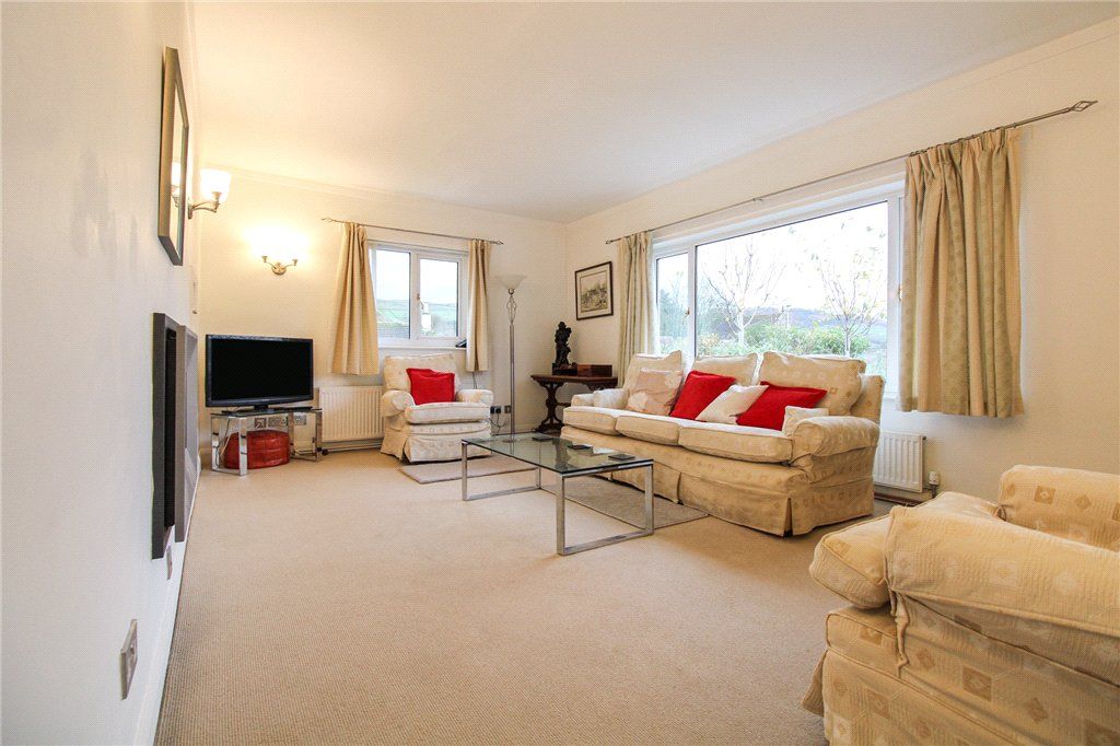 Property photo 2 of 18 Living Room