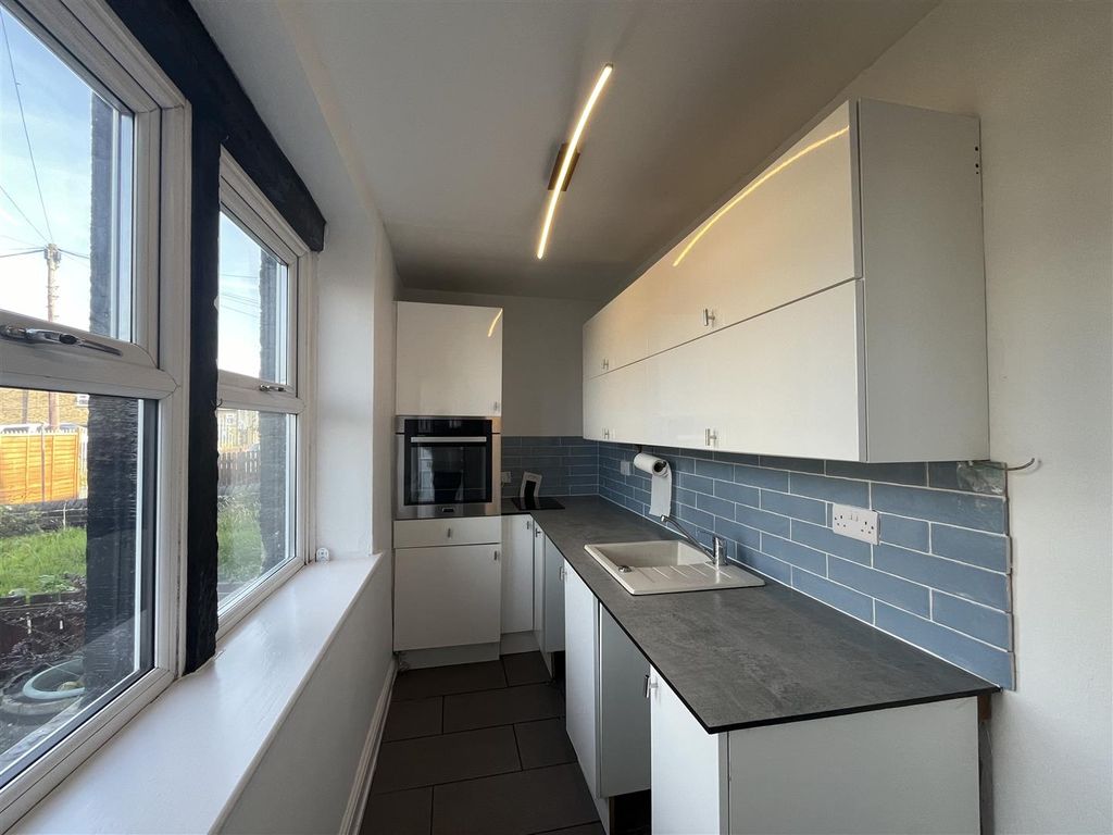 Property photo 2 of 10 Kitchen