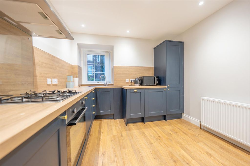 Property photo 2 of 20 King Street-7.Jpg