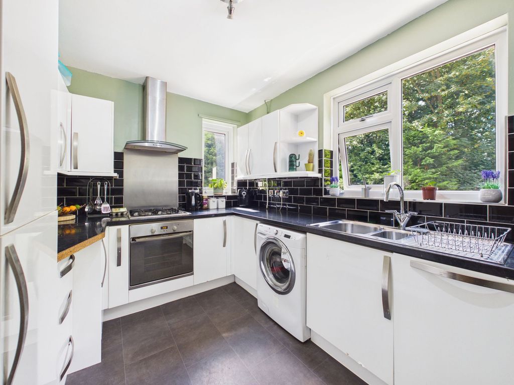 Property photo 3 of 13 Kitchen