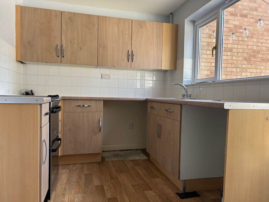 Property photo 3 of 7 30 Osprey Park - Kitchen (1)
