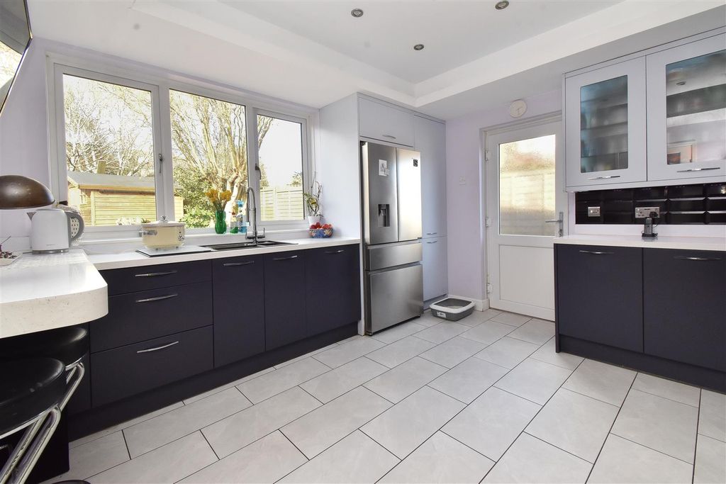 Property photo 2 of 24 Kitchen