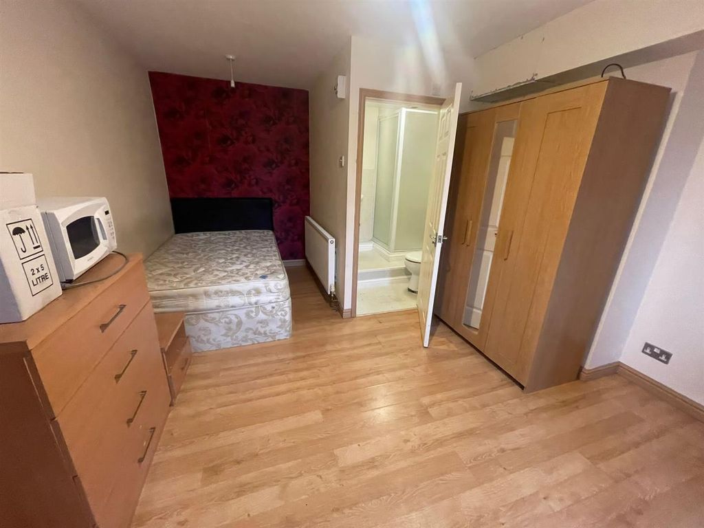 Property photo 1 of 8 7B66848B-6E18-44ee-86A7-4c76F682F34c.Jpg