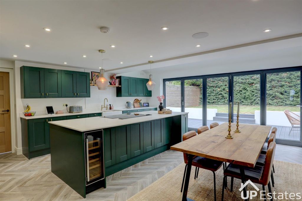 Property photo 2 of 33 Kitchen/ Diner
