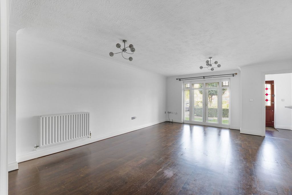 Property photo 2 of 24