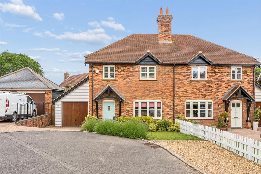 Property photo 1 of 20 Fox Lane, Drayton Parslow