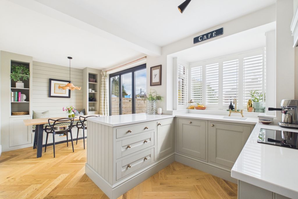 Property photo 1 of 24 Cam02279G0-Pr0061-Still006