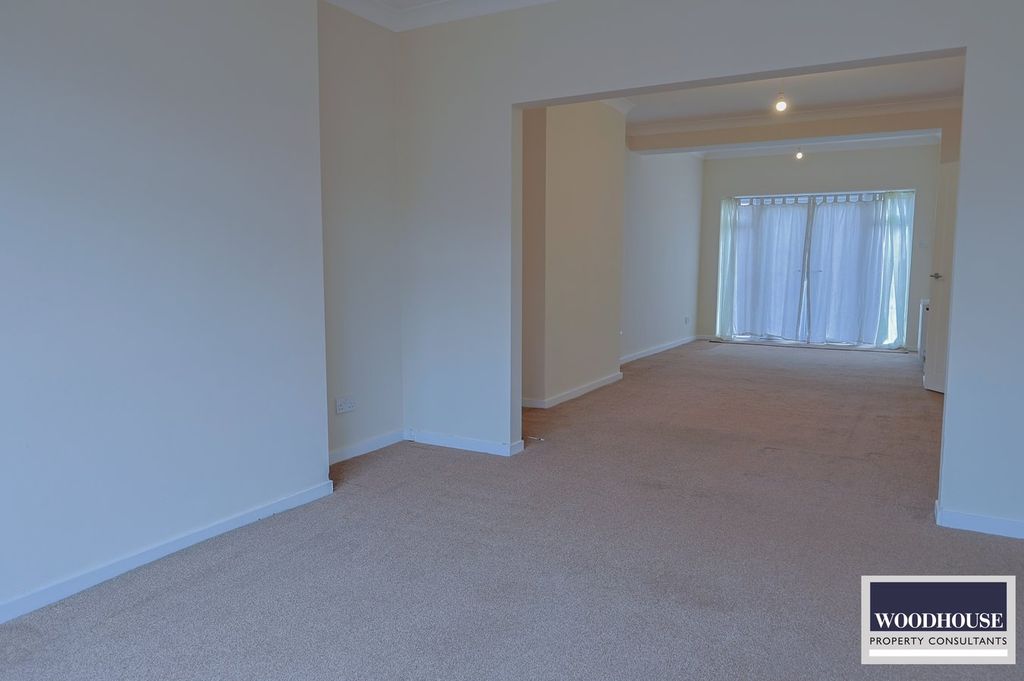 Property photo 2 of 26