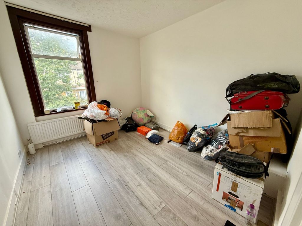 Property photo 3 of 9 Gallery