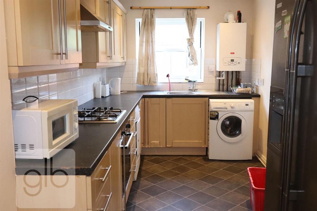 Property photo 2 of 17 16.Png
